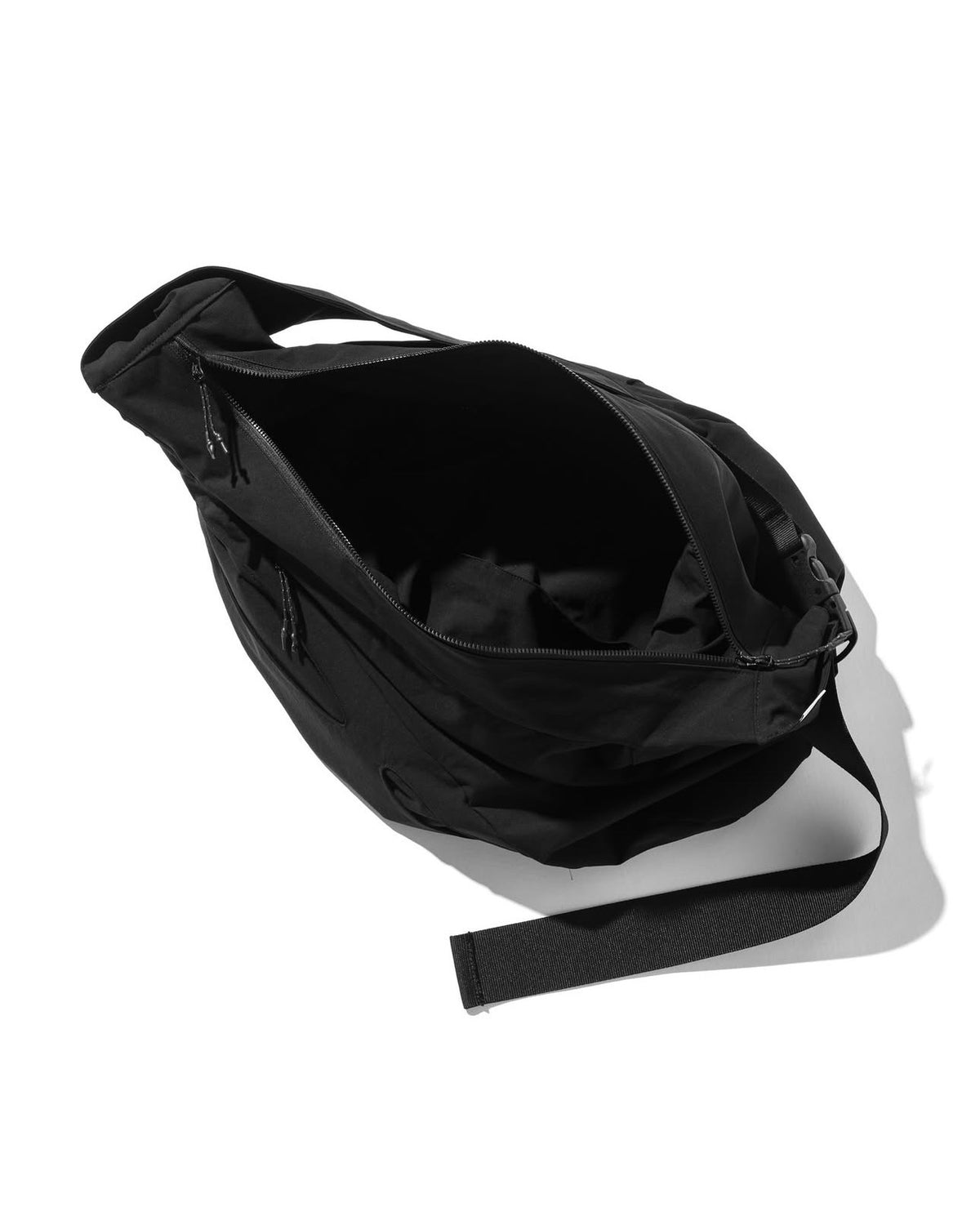 CLESSTE SOFT SHELL FUTURE BAG (LARGE)