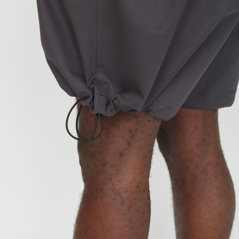 UNTRACE 25SS _157 KNEE SHORTS