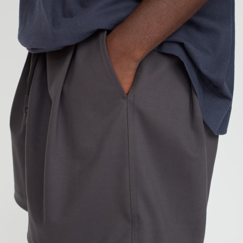 UNTRACE 25SS _157 KNEE SHORTS