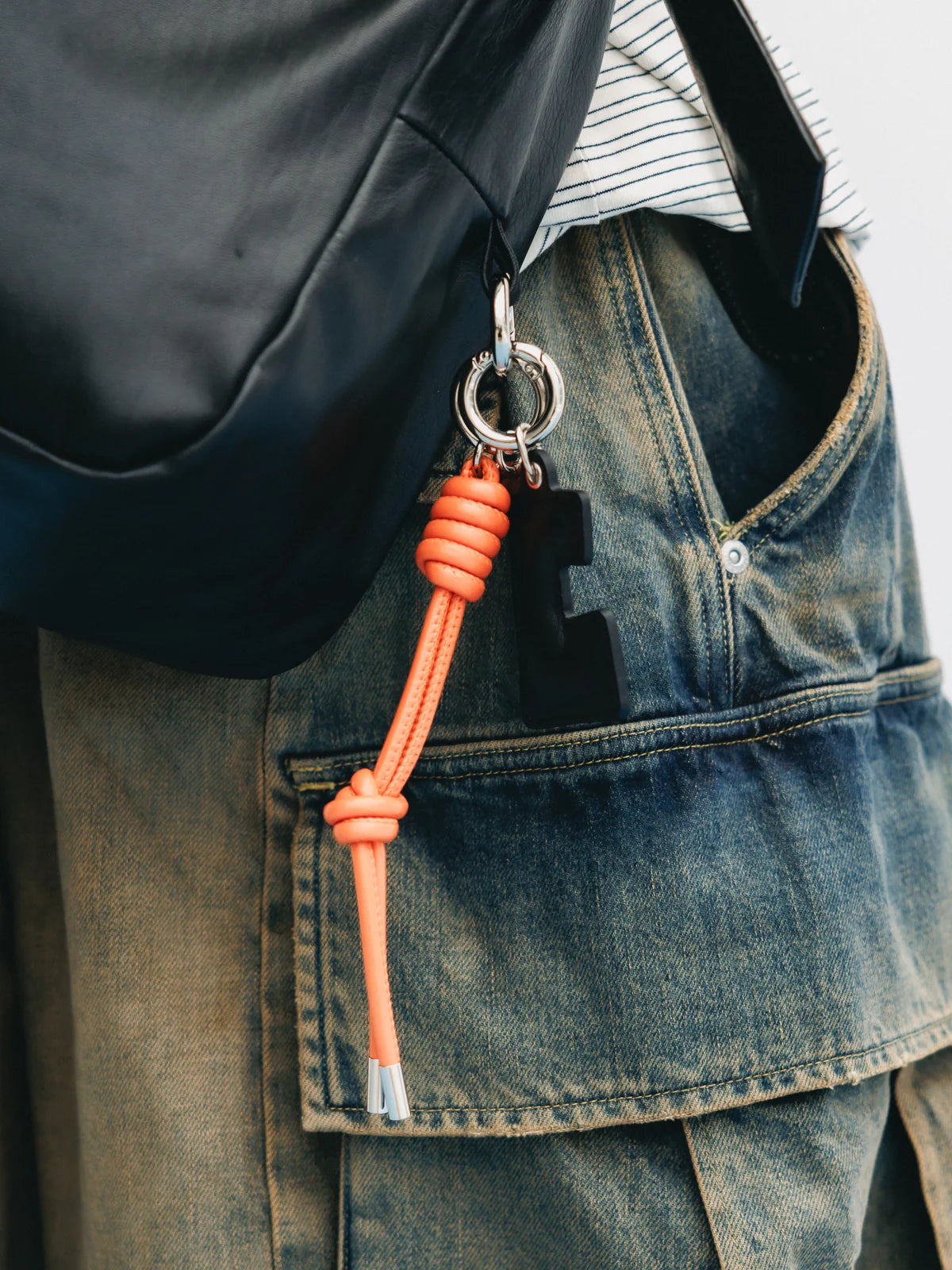 CLESSTE LEATHER KNOT CHARM FOR ITTI