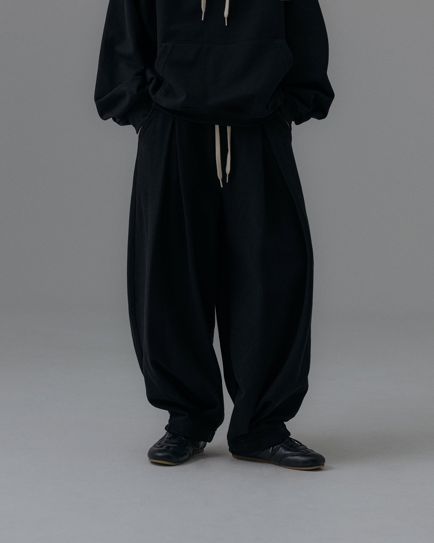 ANGLAN VALLEY TUCK SWEAT BALLOON PANTS