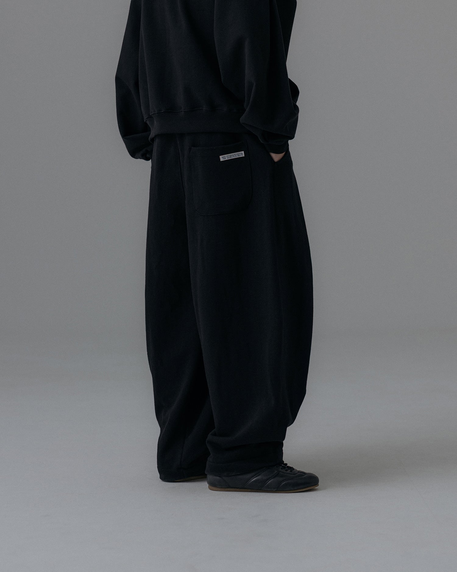 ANGLAN VALLEY TUCK SWEAT BALLOON PANTS