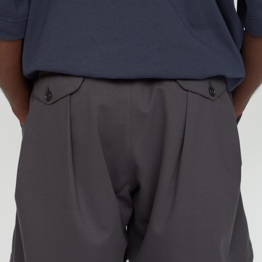 UNTRACE 25SS _157 KNEE SHORTS