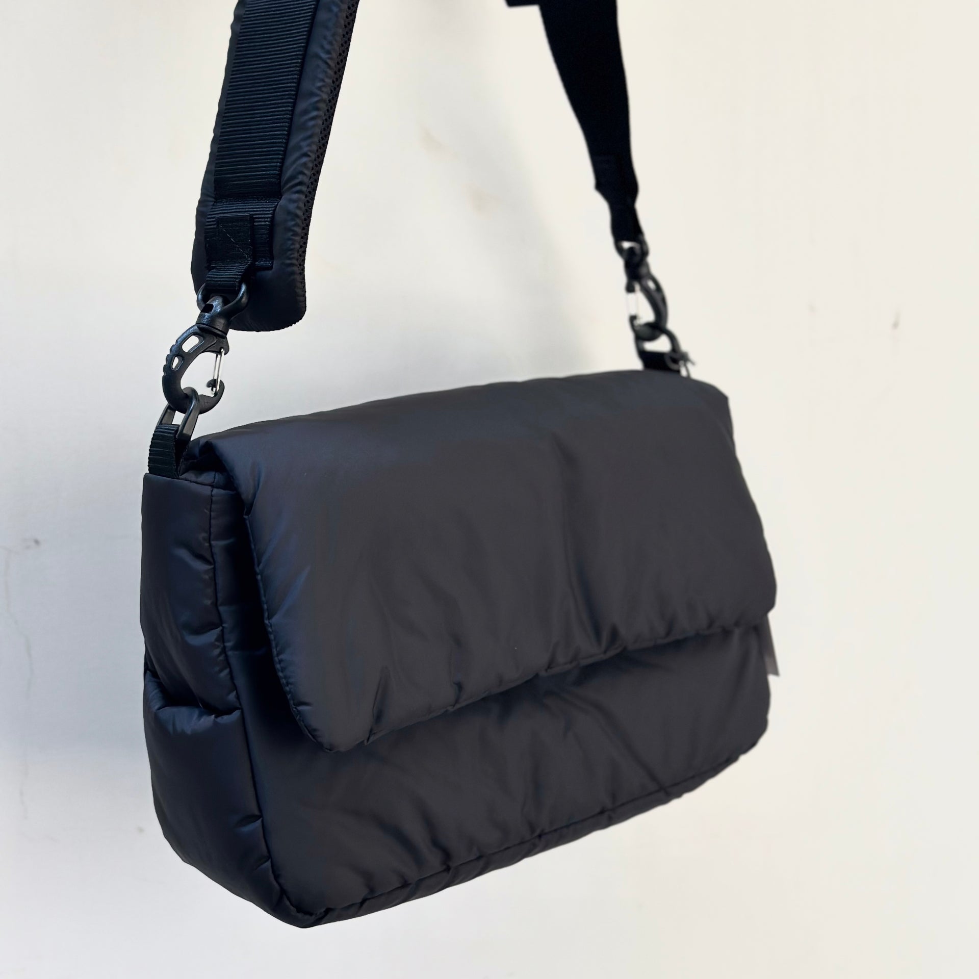 CLESSTE 24FW PADDED FLAP HOLIDAY BAG