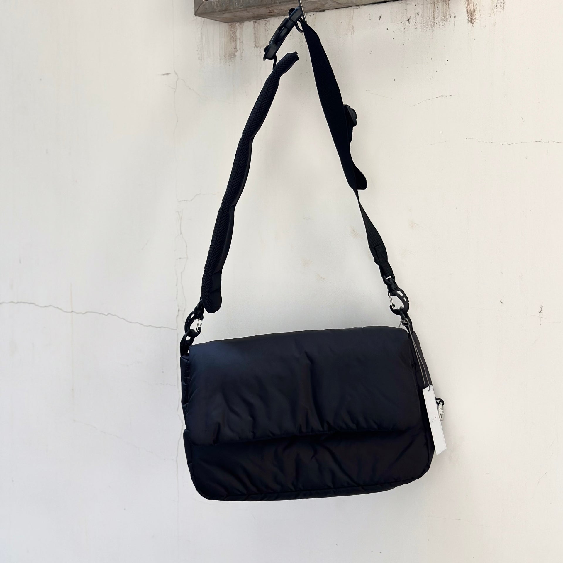 CLESSTE 24FW PADDED FLAP HOLIDAY BAG