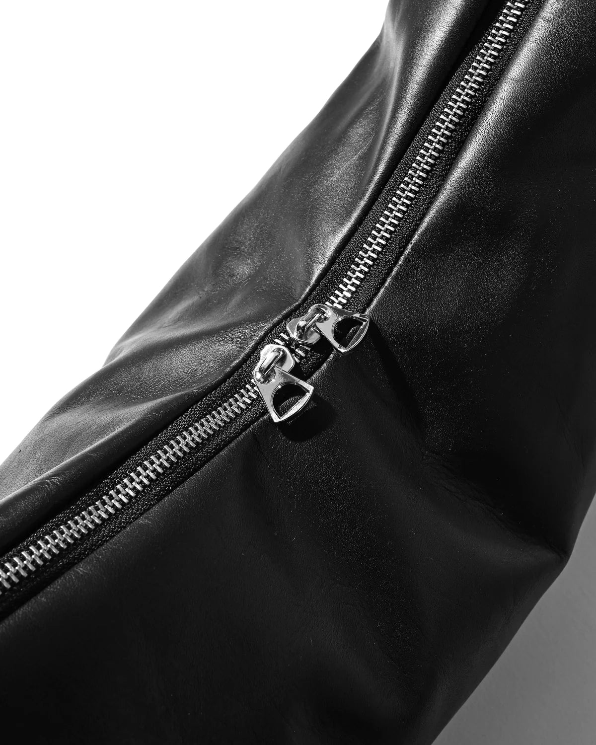 CLESSTE LEATHER DAYOFF BAG