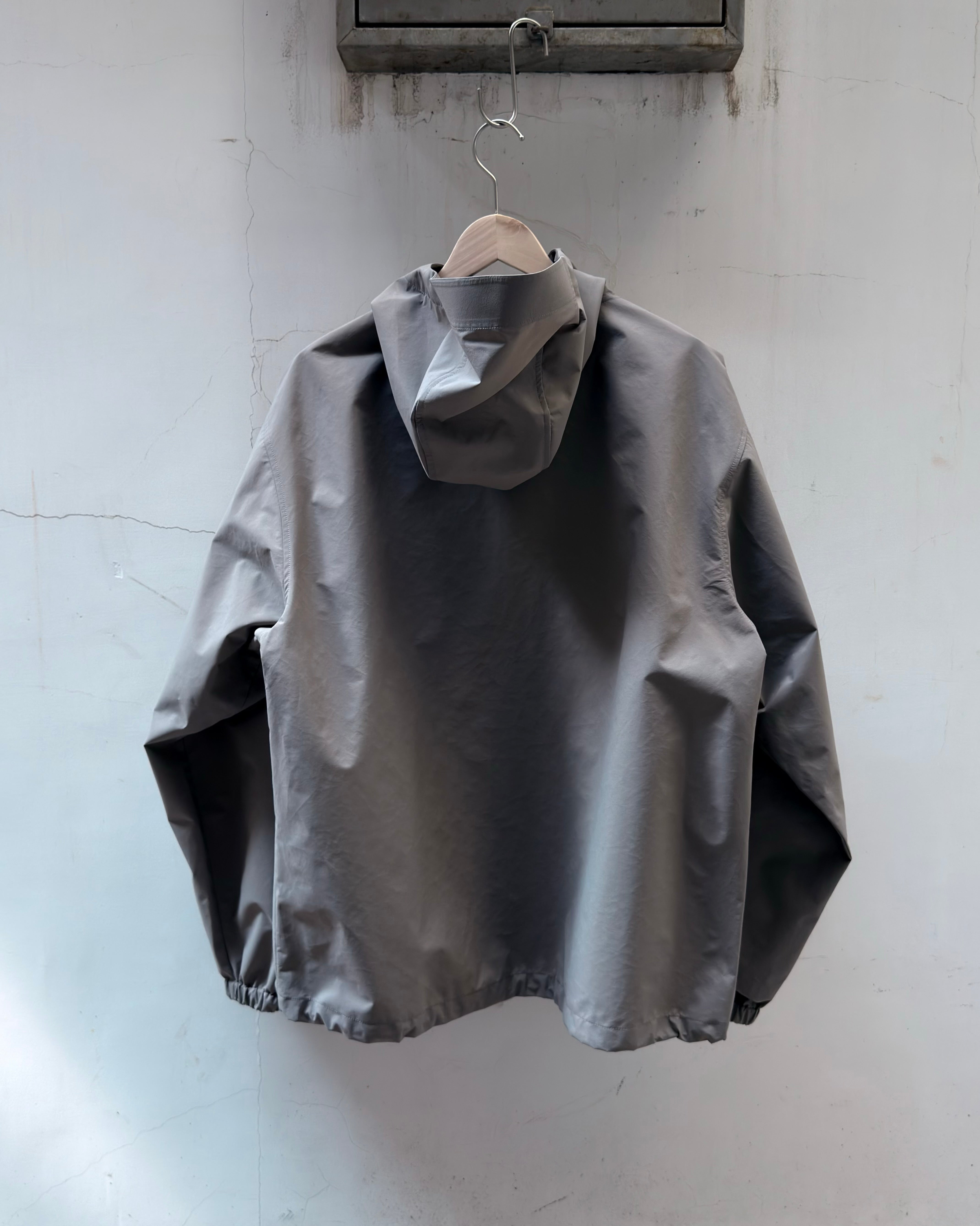 ES.1 26SS NYLON PARKA F003